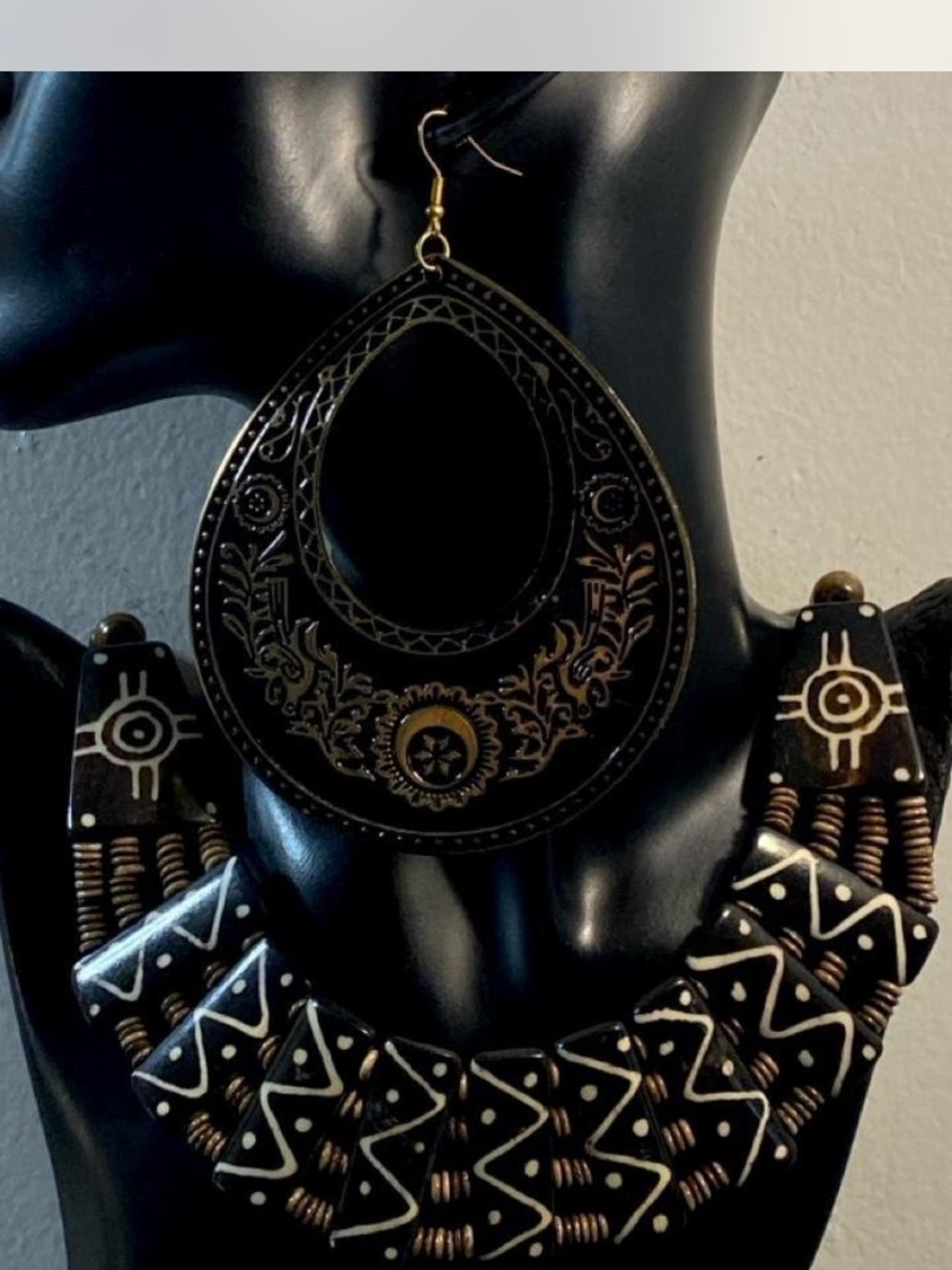 Ladies ^^^ Bold Black / Tan / Gold Tribal Necklace / 4”  Teardrop Earrings ^^^